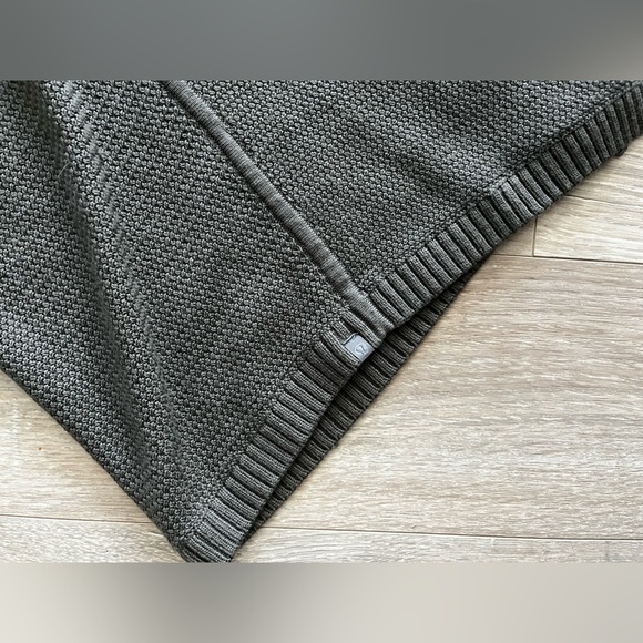 Lululemon Women’s On The Go Poncho Grey Sage -
One Size - Picture 10 of 10